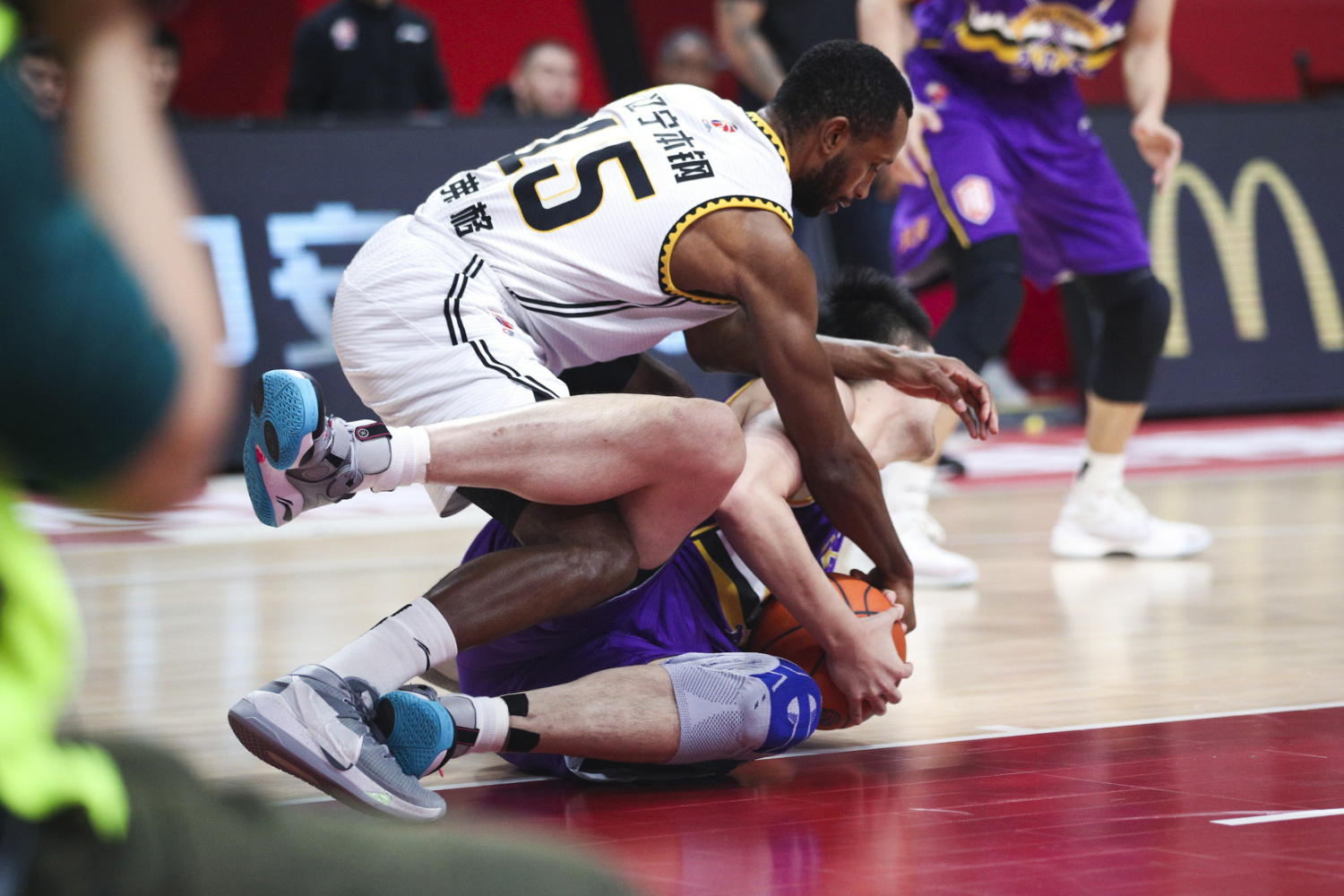 欧篮联集结日走向成谜，费城76人内部沟通，压力陡增，身体对抗强度拉满